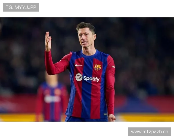 莱万多夫斯基无球跑动与空间利用解析：现代前锋能力评估