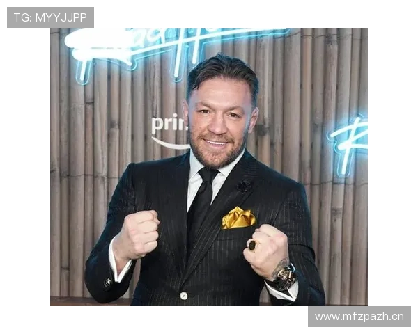 康纳·麦格雷戈出门的架势也太上头了，手里那杯咖啡都像限量珠宝